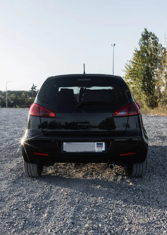 Mitsubishi colt 2008г. 1.3 передний привод, робот. один хозяин. цена 600 000.торг пробег 142 000. в отличном состоянии. полная комплектация + зимняя резина на дисках. рыжиков нет. пороги и днище обработано в прошлом году. масло менялось каждые 7-8 тыс. км. кондиционер, подогрев передних сидений, парктроник, стеклоподъемники - все работает. масло не льет, не дымит, акпп переключается гладко. установлена нештатная 1din магнитола kenwood + заменены все динамики и сделана вибро-шумоизоляция всего, даже подкрылков. тонировка по стандартам рф. в дтп не была, были локальные подкрасы. с документами полный порядок. осмотр ск олимпийский, донбасс-арена. +7 949 512 05 47 - фотография - 3