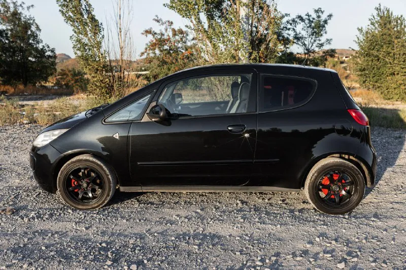 Mitsubishi colt 2008г. 1.3 передний привод, робот. один хозяин. цена 600 000.торг пробег 142 000. в отличном состоянии. полная комплектация + зимняя резина на дисках. рыжиков нет. пороги и днище обработано в прошлом году. масло менялось каждые 7-8 тыс. км. кондиционер, подогрев передних сидений, парктроник, стеклоподъемники - все работает. масло не льет, не дымит, акпп переключается гладко. установлена нештатная 1din магнитола kenwood + заменены все динамики и сделана вибро-шумоизоляция всего, даже подкрылков. тонировка по стандартам рф. в дтп не была, были локальные подкрасы. с документами полный порядок. осмотр ск олимпийский, донбасс-арена. +7 949 512 05 47 - фотография - 4