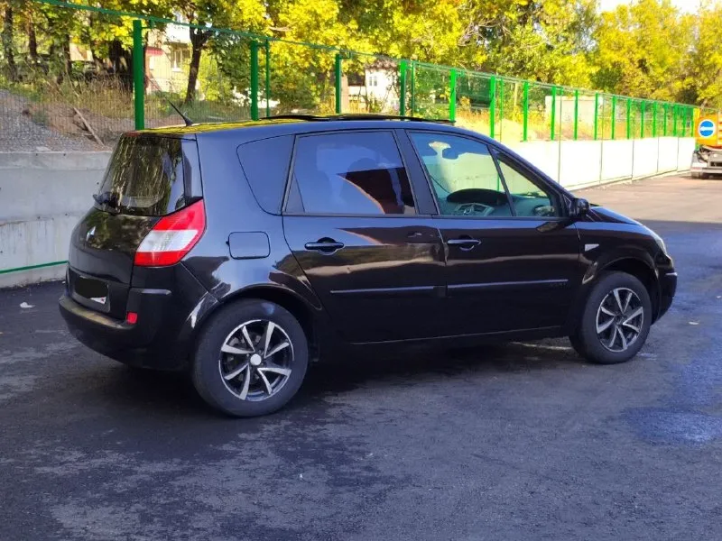 Продам! renault scenic 2. двигатель 2.0. пробег 239000.коробка автомат. в очень хорошем состоянии! двигатель и коробка работают как надо! масло не употребляет! техническая часть в норме! кузов оцинкованный, абсолютно без рыжиков и какой либо ржавчины. очень комфортный, большой, салон трансформер. кожанный салон, панарама, в самой максимальной комплектации. все работает в штатном режиме. документы в полном порядке. готов присутствовать в мрэо. цена 475.000.₽ торг реальному пакупателю. осмотр: г. макеевка +79490582296 89524221622 📞 звоните: +7(949)0582296 - фотография - 4