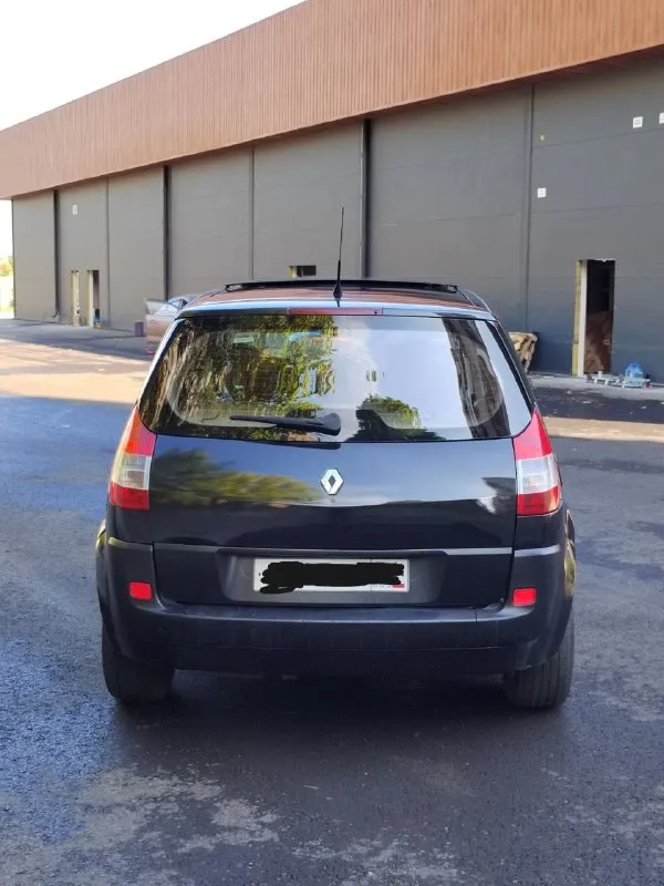 Продам! renault scenic 2. двигатель 2.0. пробег 239000.коробка автомат. в очень хорошем состоянии! двигатель и коробка работают как надо! масло не употребляет! техническая часть в норме! кузов оцинкованный, абсолютно без рыжиков и какой либо ржавчины. очень комфортный, большой, салон трансформер. кожанный салон, панарама, в самой максимальной комплектации. все работает в штатном режиме. документы в полном порядке. готов присутствовать в мрэо. цена 475.000.₽ торг реальному пакупателю. осмотр: г. макеевка +79490582296 89524221622 📞 звоните: +7(949)0582296 - фотография - 5