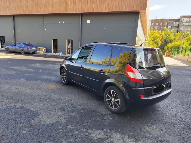 Продам! renault scenic 2. двигатель 2.0. пробег 239000.коробка автомат. в очень хорошем состоянии! двигатель и коробка работают как надо! масло не употребляет! техническая часть в норме! кузов оцинкованный, абсолютно без рыжиков и какой либо ржавчины. очень комфортный, большой, салон трансформер. кожанный салон, панарама, в самой максимальной комплектации. все работает в штатном режиме. документы в полном порядке. готов присутствовать в мрэо. цена 475.000.₽ торг реальному пакупателю. осмотр: г. макеевка +79490582296 89524221622 📞 звоните: +7(949)0582296 - фотография - 6