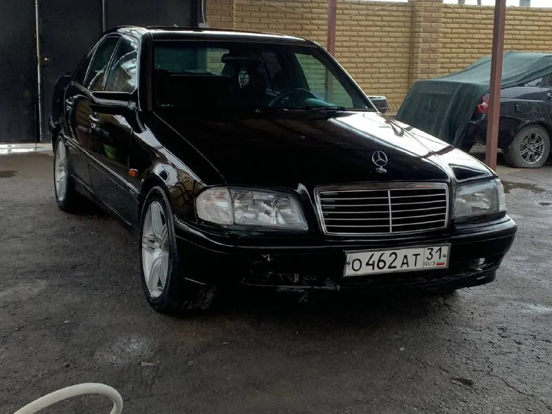 Срочная продажа mercedes с класс w202 1998г. в хорошем состояние двигатель коробка в отличном состояние едет очень бодро, обьем двигателя 2.5 коробка механика есть недочеты по кузову коррозия на задних арках. . диски amg r17, музыка с документами полный порядок осмотр г. харцызск +79490359535 цена 335 000 руб. можно обмен, предлагайте. 📞 звоните: +7(949)0359535 - фотография - 2