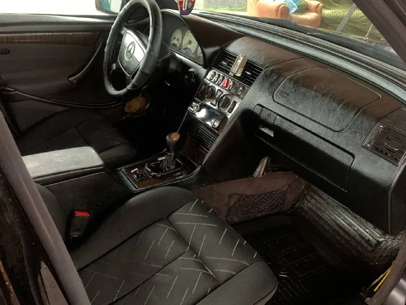 Срочная продажа mercedes с класс w202 1998г. в хорошем состояние двигатель коробка в отличном состояние едет очень бодро, обьем двигателя 2.5 коробка механика есть недочеты по кузову коррозия на задних арках. . диски amg r17, музыка с документами полный порядок осмотр г. харцызск +79490359535 цена 335 000 руб. можно обмен, предлагайте. 📞 звоните: +7(949)0359535 - фотография - 3