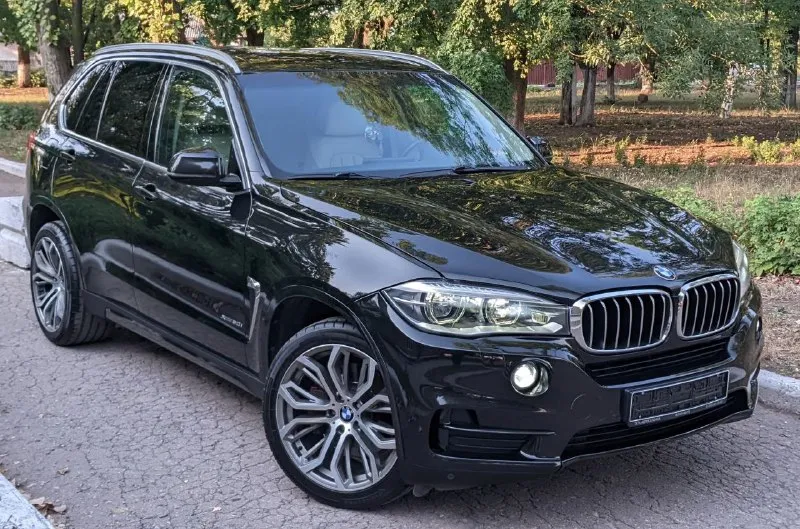 📢 продам bmw x5 f15 не бит не крашен 100%💥💥 можно и вкредит возможен обмен как у всех на обмен дороже цена 2🍋200тр 🔹год 2014 🔹двигатель 5.0 битурбо бенз. на500лс 🔹коробка: автомат 🔹учёт рф я хозяин любое оформление 🔹️пробег:157т. км цена 2🍋200тр торг звоните 🔹авто в хорошем состоянии не бита не крашена 100% ходовка супер двигатель и кпп работают отлично, кузов в идеальном состоянии, музыка, дачики мертвых зон, дачик света, дачик дождя, сигнализация, эл стеклоподъёмники и сидения ломайки сидения с обогрев додяжки дверей лазерные фары обогрев руля климат и мног всего т. д 🔹телефон :+79497396813(телеграм +7947396813) вацап +380714978907) 📲 tg: ваня костенко 📞 звоните: +7(949)7396813 - фотография - 2