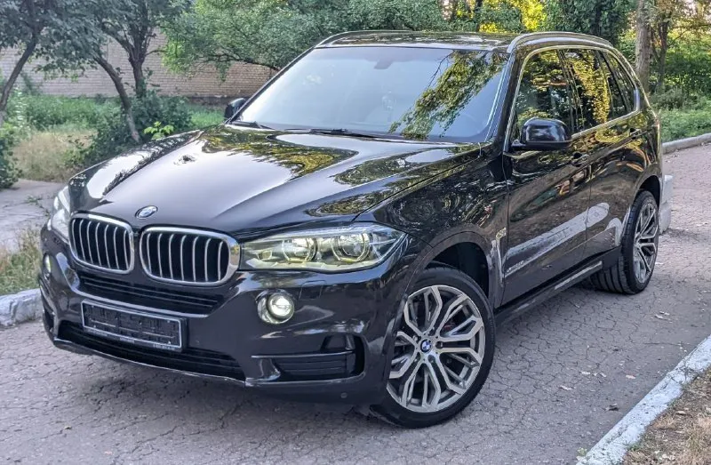 📢 продам bmw x5 f15 не бит не крашен 100%💥💥 можно и вкредит возможен обмен как у всех на обмен дороже цена 2🍋200тр 🔹год 2014 🔹двигатель 5.0 битурбо бенз. на500лс 🔹коробка: автомат 🔹учёт рф я хозяин любое оформление 🔹️пробег:157т. км цена 2🍋200тр торг звоните 🔹авто в хорошем состоянии не бита не крашена 100% ходовка супер двигатель и кпп работают отлично, кузов в идеальном состоянии, музыка, дачики мертвых зон, дачик света, дачик дождя, сигнализация, эл стеклоподъёмники и сидения ломайки сидения с обогрев додяжки дверей лазерные фары обогрев руля климат и мног всего т. д 🔹телефон :+79497396813(телеграм +7947396813) вацап +380714978907) 📲 tg: ваня костенко 📞 звоните: +7(949)7396813 - фотография - 3