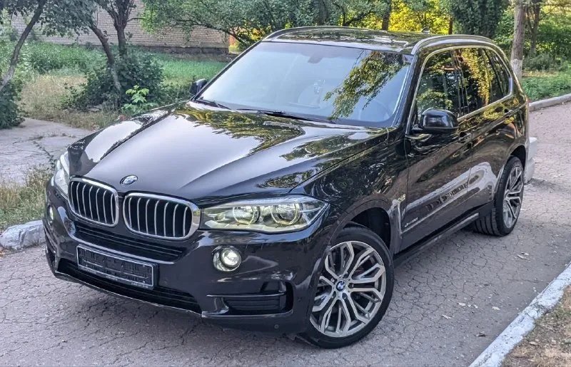 📢 продам bmw x5 f15 не бит не крашен 100%💥💥 можно и вкредит возможен обмен как у всех на обмен дороже цена 2🍋200тр 🔹год 2014 🔹двигатель 5.0 битурбо бенз. на500лс 🔹коробка: автомат 🔹учёт рф я хозяин любое оформление 🔹️пробег:157т. км цена 2🍋200тр торг звоните 🔹авто в хорошем состоянии не бита не крашена 100% ходовка супер двигатель и кпп работают отлично, кузов в идеальном состоянии, музыка, дачики мертвых зон, дачик света, дачик дождя, сигнализация, эл стеклоподъёмники и сидения ломайки сидения с обогрев додяжки дверей лазерные фары обогрев руля климат и мног всего т. д 🔹телефон :+79497396813(телеграм +7947396813) вацап +380714978907) 📲 tg: ваня костенко 📞 звоните: +7(949)7396813 - фотография - 4