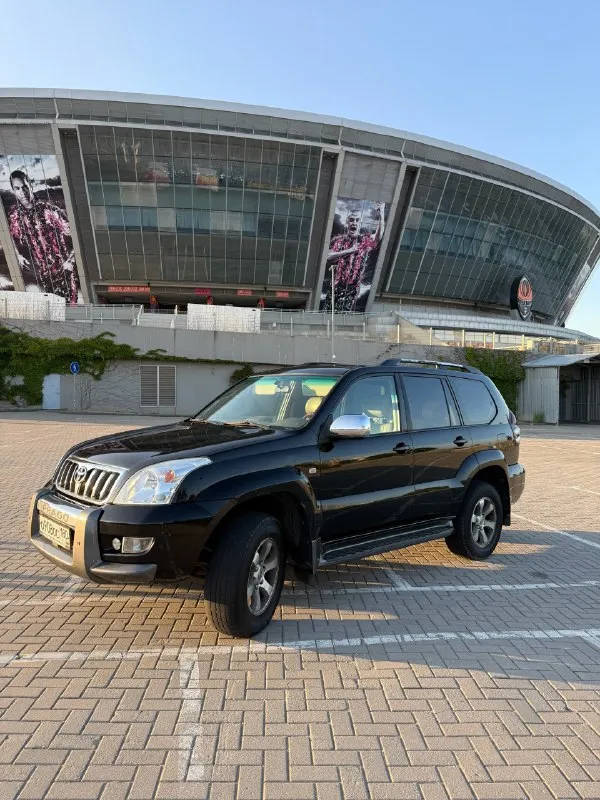 ☄️продажа toyota land cruiser prado 120, 4.0 (249 л. с.), 2006 г. в. — от собственника. особенности: ✅арабская версия автомобиля, приобреталась под заказ у официального дилера в донецке; ✅первый и единственный владелец с момента покупки; ✅родной пробег 275т; ✅без окрасов и дтп; ✅бензобак 180л; ✅третий ряд сидений; ✅усиленный фаркоп; 🔥богатая комплектация с кожаным салоном, электроприводами сидений, люком, климат-контролем, круиз контролем, датчиком дождя, системой стабилизации, бортовым компьютером, задними и передними парктрониками, и т. д; ✅установлена внештатная сигнализация; ✅установлена android мультимедиа с качественной камерой заднего вида; ✅гаражное хранение с момента покупки по сегодняшний день; 🛞комплект зимней резины; ⚙️5000км назад сделано полное то, заменено масло в ☝️автомобиль не видел газа. характеристики: * самый надежный двигатель v6 4.0 л, 249 л. с; * простой и надежный автомат aisin a750f; * полный привод с 3 режимами работы трансмиссии, блокировк 📞 звоните: +7(949)4195334 - фотография - 4