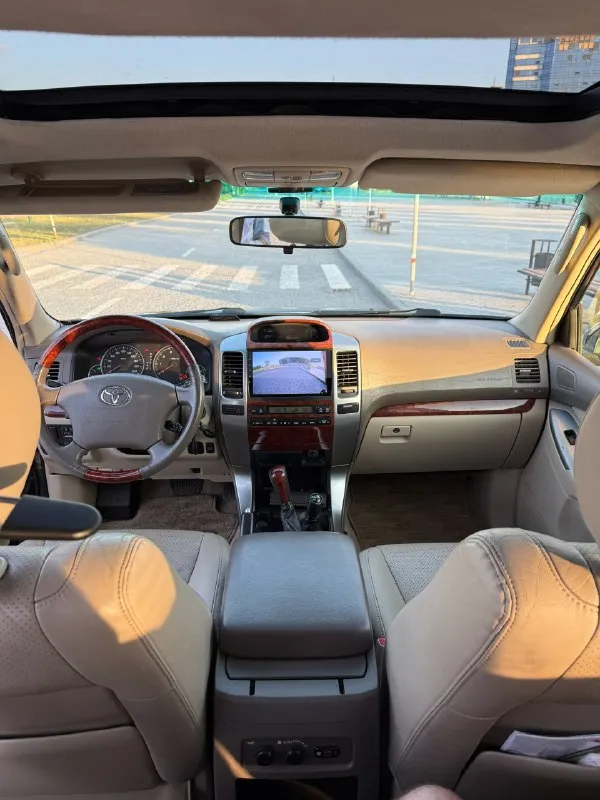 ☄️продажа toyota land cruiser prado 120, 4.0 (249 л. с.), 2006 г. в. — от собственника. особенности: ✅арабская версия автомобиля, приобреталась под заказ у официального дилера в донецке; ✅первый и единственный владелец с момента покупки; ✅родной пробег 275т; ✅без окрасов и дтп; ✅бензобак 180л; ✅третий ряд сидений; ✅усиленный фаркоп; 🔥богатая комплектация с кожаным салоном, электроприводами сидений, люком, климат-контролем, круиз контролем, датчиком дождя, системой стабилизации, бортовым компьютером, задними и передними парктрониками, и т. д; ✅установлена внештатная сигнализация; ✅установлена android мультимедиа с качественной камерой заднего вида; ✅гаражное хранение с момента покупки по сегодняшний день; 🛞комплект зимней резины; ⚙️5000км назад сделано полное то, заменено масло в ☝️автомобиль не видел газа. характеристики: * самый надежный двигатель v6 4.0 л, 249 л. с; * простой и надежный автомат aisin a750f; * полный привод с 3 режимами работы трансмиссии, блокировк 📞 звоните: +7(949)4195334 - фотография - 9