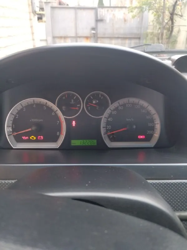 Продам chevrolet aveo, 2007 г. в. установлено (метан). установлен ксенон. электрозеркала с подогревом. передние стеклоподъёмники, с доводчиками. пробег 132 т. км. имеются повреждения кузова (после обстрела). цена 500 т. руб. торг. тел. +79493017630. 📲 tg: алексей 📞 звоните: +7(949)3017630 - фотография - 3