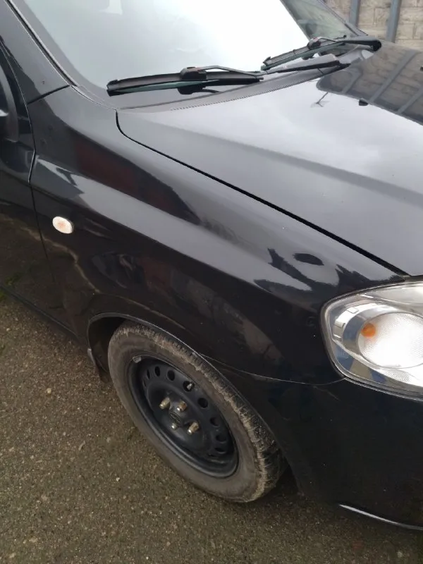 Продам chevrolet aveo, 2007 г. в. установлено (метан). установлен ксенон. электрозеркала с подогревом. передние стеклоподъёмники, с доводчиками. пробег 132 т. км. имеются повреждения кузова (после обстрела). цена 500 т. руб. торг. тел. +79493017630. 📲 tg: алексей 📞 звоните: +7(949)3017630 - фотография - 5