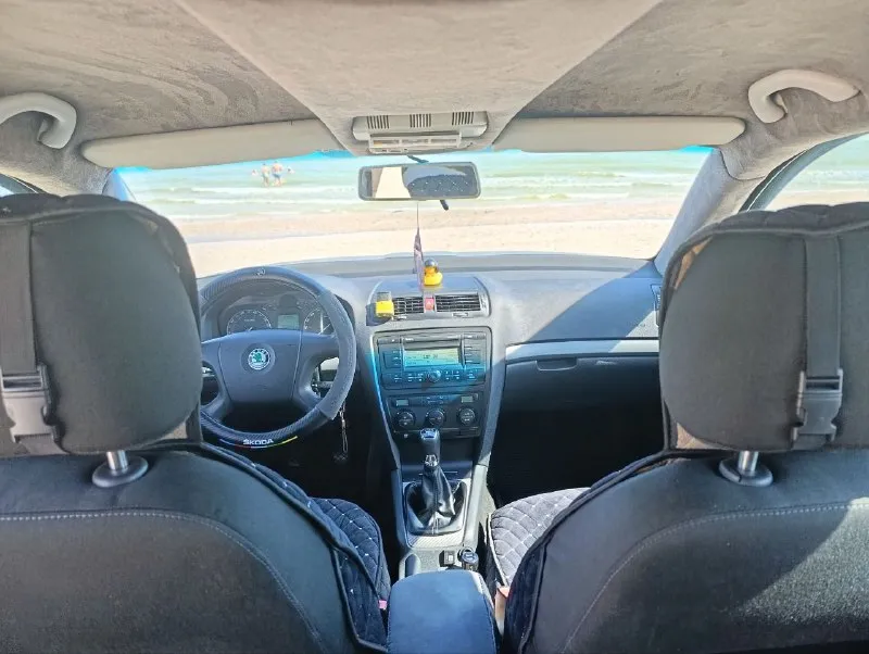 Продам собственное авто. skoda octavia a 5 2008 г/в в хорошем состоянии, цена в рублях 519 тыс руб торг у капота. (180 регион) любой вид оформления, двигатель 1,6 mpi бензин/газ евро 4, расход 8 л. акб супер. двс после кап ремонта, работает как часы. кпп включается четко, сцепление недавно менялось, ходовка перебиралась, энергоёмкая и комфортная в ходу. ручник исправен, к электрике вопросов нет. кузов оцинкован, зашумлена, стоят литые диски r 15 на летней резине, салон в достойном виде, установлены новые eva коврики, потолок алькантара. оснащена центральный замок, защита от детей, бортовой компьютер. эур, серво руль регулируется в двух плоскостях. abs, esp, 2 airbag, корректор фар, 4 эл стеклоподъёмника. эл привод багажника, 2-х зонный климат контроль, бардачок с функцией охлаждения. эл регулировка и подогрев зеркал, обогрев заднего стекла, микролифт, линзованная оптика. птф, впереди и сзади, штатная магнитола с приятным 📲 tg: олечка 📞 звоните: +7(948)4525644 - фотография - 6