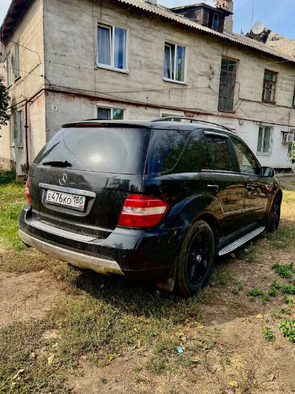 Mercedes ml 350 - 3.5 бензин коробка - автомат пробег - 272 тысячи (родной) цена - 1.050000 на пневме комплектация предмаксимальная. - люк - подогрев сидений - зеркала amg - электрическая регулировка руля - электрорегулировка сидений водитель/ пассажир + память - черный кожаный салон - 2-х зонный климат контроль - электро багажник состояние авто на фото, кузовных дефектов, ржавчины нет. в отличном состоянии, гильзован. проверки приветствуются. ходовая часть обслужена. список замен всех запчастей и расходников предоставляем. готовы на любые проверки, за ваш счет. территориально макеевка. +79495120792 📞 звоните: +7(949)5120792 - фотография - 4