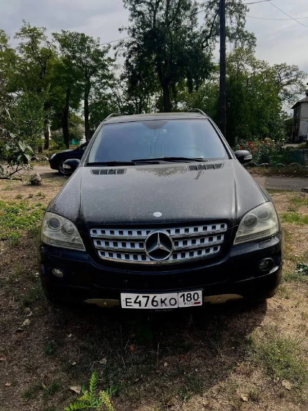 Mercedes ml 350 - 3.5 бензин коробка - автомат пробег - 272 тысячи (родной) цена - 1.050000 на пневме комплектация предмаксимальная. - люк - подогрев сидений - зеркала amg - электрическая регулировка руля - электрорегулировка сидений водитель/ пассажир + память - черный кожаный салон - 2-х зонный климат контроль - электро багажник состояние авто на фото, кузовных дефектов, ржавчины нет. в отличном состоянии, гильзован. проверки приветствуются. ходовая часть обслужена. список замен всех запчастей и расходников предоставляем. готовы на любые проверки, за ваш счет. территориально макеевка. +79495120792 📞 звоните: +7(949)5120792 - фотография - 6