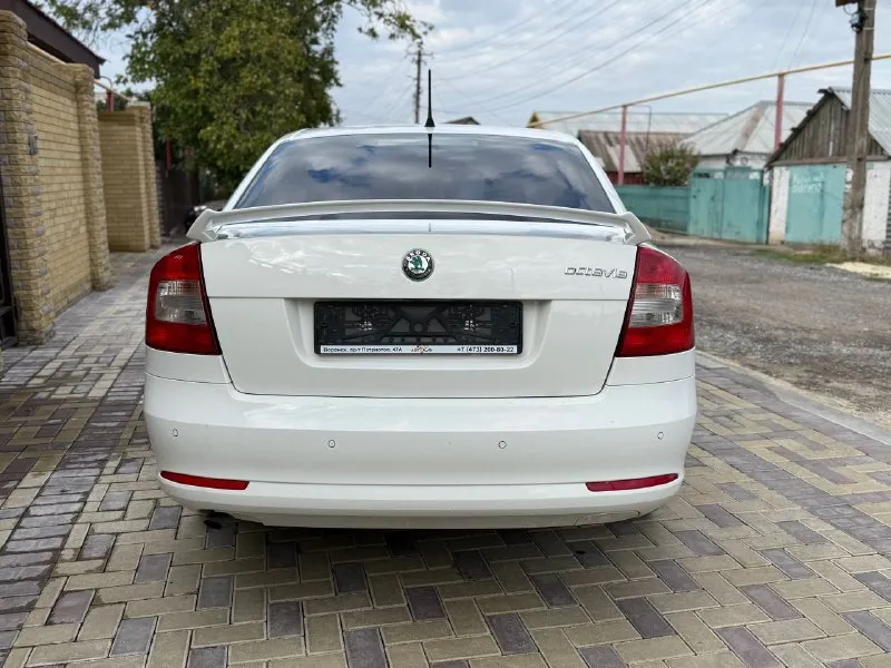 Продам авто в хорошем состоянии без дтп кузов в оригинале оригинальный небольшой пробег подтверждённый авто текой автомобиль полностью весь обслужен салон также находится в отличном состоянии в хорошей комплектации двухзонный климат контроль датчик дождя датчик света круизконтроль установлены оригинальные 16 диски повторюсь автомобиль без дтп. остальные все вопросы по телефону 🚗марка шкода октавия ⚙мотор 1.6 бензин 📦коробка механика 🏃🏻‍♂‍➡пробег 169 тысяч км 📅год выпуска 2010 💶цена 980 тысяч рублей ☎тел + 79497257498 - фотография - 4