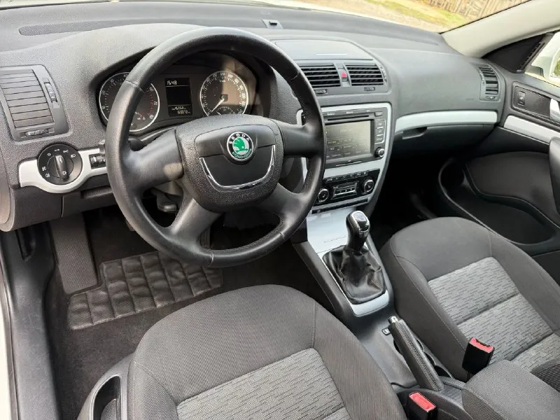 Продам авто в хорошем состоянии без дтп кузов в оригинале оригинальный небольшой пробег подтверждённый авто текой автомобиль полностью весь обслужен салон также находится в отличном состоянии в хорошей комплектации двухзонный климат контроль датчик дождя датчик света круизконтроль установлены оригинальные 16 диски повторюсь автомобиль без дтп. остальные все вопросы по телефону 🚗марка шкода октавия ⚙мотор 1.6 бензин 📦коробка механика 🏃🏻‍♂‍➡пробег 169 тысяч км 📅год выпуска 2010 💶цена 980 тысяч рублей ☎тел + 79497257498 - фотография - 8