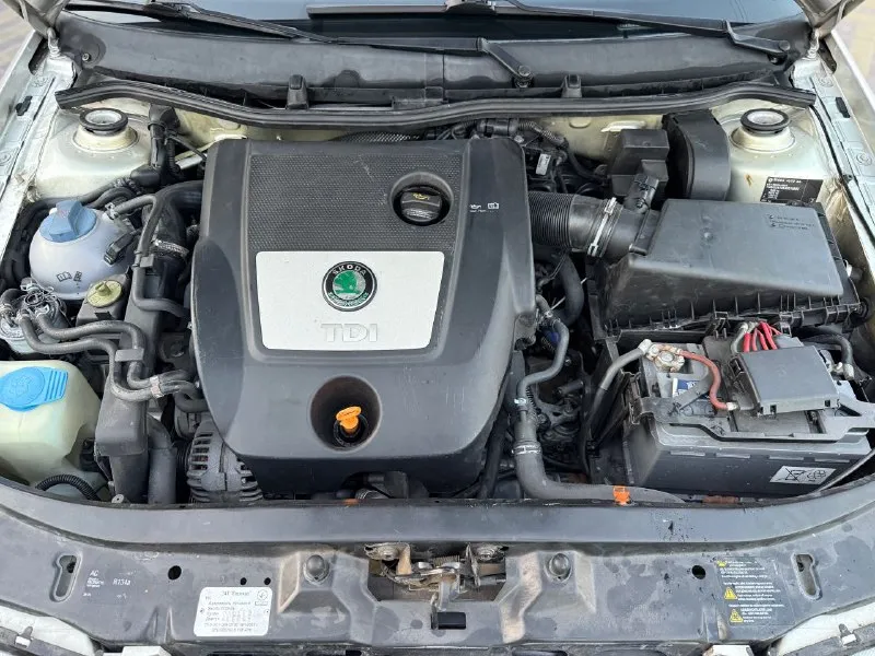 Продам skoda octavia тур универсал с легендарным мотором 1.9 дизель 6 ступенчатая коробка механика автомобиль в отличном состоянии весь родной краски за исключением двух деталей с родным пробегом машина была куплена новой в автосалоне один собственник комплектация элеганс все вопросы по телефону 🚗марка шкода октавия ⚙мотор 1.9 дизель 🏃🏾‍♂‍➡пробег 270 тысяч км 📦коробка механика 6 ст 📅год выпуска 2004 💶цена 560 тысяч рублей ☎тел +79497257498 - фотография - 10