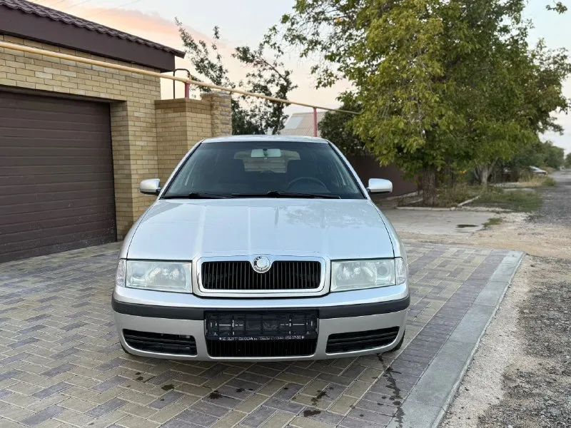 Продам skoda octavia тур универсал с легендарным мотором 1.9 дизель 6 ступенчатая коробка механика автомобиль в отличном состоянии весь родной краски за исключением двух деталей с родным пробегом машина была куплена новой в автосалоне один собственник комплектация элеганс все вопросы по телефону 🚗марка шкода октавия ⚙мотор 1.9 дизель 🏃🏾‍♂‍➡пробег 270 тысяч км 📦коробка механика 6 ст 📅год выпуска 2004 💶цена 560 тысяч рублей ☎тел +79497257498 - фотография - 3