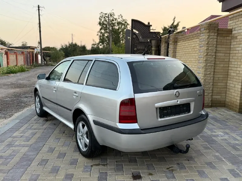 Продам skoda octavia тур универсал с легендарным мотором 1.9 дизель 6 ступенчатая коробка механика автомобиль в отличном состоянии весь родной краски за исключением двух деталей с родным пробегом машина была куплена новой в автосалоне один собственник комплектация элеганс все вопросы по телефону 🚗марка шкода октавия ⚙мотор 1.9 дизель 🏃🏾‍♂‍➡пробег 270 тысяч км 📦коробка механика 6 ст 📅год выпуска 2004 💶цена 560 тысяч рублей ☎тел +79497257498 - фотография - 4