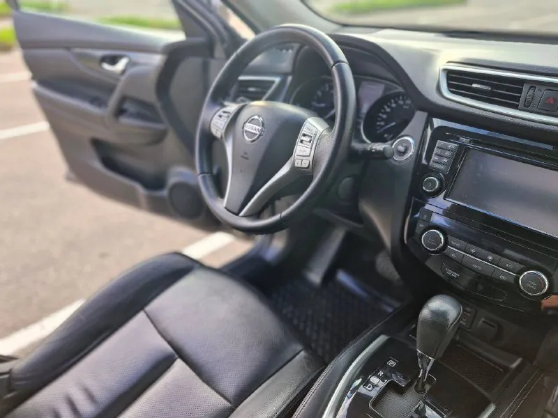 Nissan x-trail 2016. г. в. двигатель атмосферный 2.5 л! вариатор. полный привод! 170 тыс км. самая жирная комплектация для данной модели: — панорама — старт стоп — камеры 360 — слепые зоны — подогревы сидений и лобового стекла — эл привод сидений и зеркал — бесключевой доступ — двухзонный климат контроль и многое другое. все работает как положено. машина очень ухожена. на свой пробег не выглядит))) приезжайте и убедитесь в этом сами) выехала из салона 26 декабря! фактическая эксплуатация с 2017 года. официальная! один владелец с момента покупки! полностью в родной краске!!! без дтп! любые проверки с вашей стороны приветствуются. из недавнего: большое то с заменой всех тех жидкостей. вложений не требует! заказ наряды в наличии. юридически чистая. два ключа в комплекте. автомобиль в донецке. цена 1 650 000 ₽ тел: + 79491452569 вадим. - фотография - 6