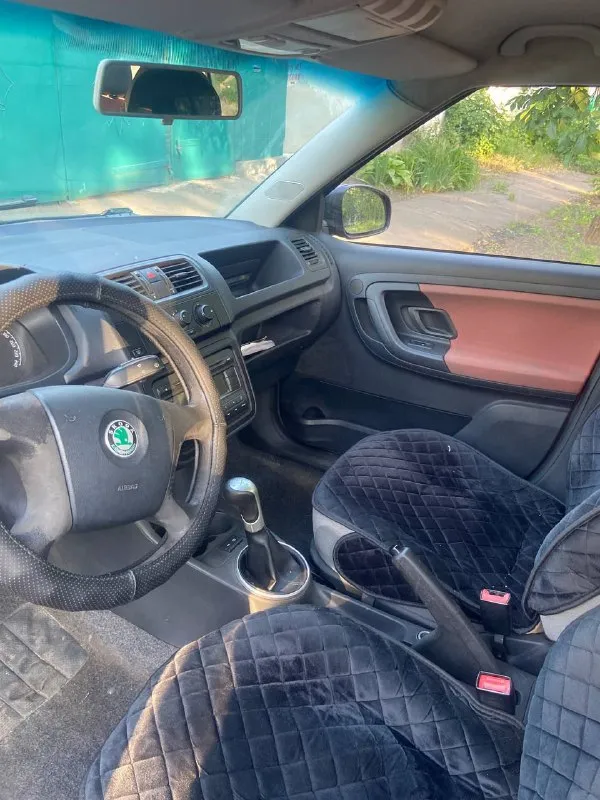 Skoda fabia 2007 htc хэтчбек -пробег 287000 -1.2 мотор бензин -мкпп -гур -передние стекло подьемники... - фотография