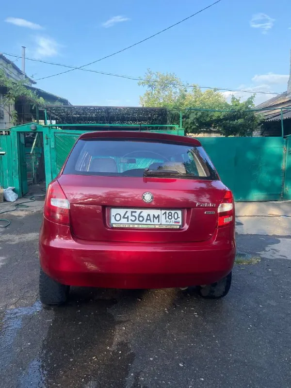 Skoda fabia 2007 htc хэтчбек -пробег 287000 -1.2 мотор бензин -мкпп -гур -передние стекло подьемники -регулировка руля -обогрев стекол -кондиционер кузов без гнили салон целый рф учет осмотр макеевка цена 450000 руб. тел. +79493363786 телеграмм - фотография - 2