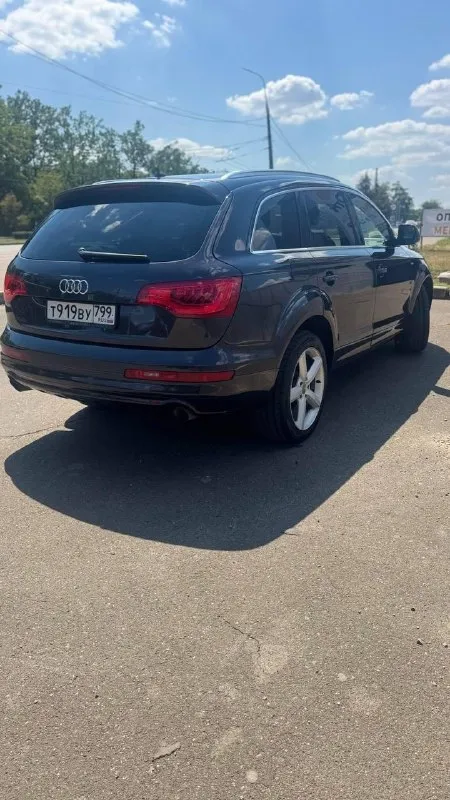 Продам audi q7, 2009год. рестайлинг. 3.0 самый надежный. машина в отличном состоянии, s-line пакет, кожаный салон с альконтарой тоже s-line, 2-х зонный климат контроль, без пневмы, круиз контроль, подогрев сидений, диски r20, два комплекта резины. в отличном состоянии. полностью обслужена. пробег 240. цена 2.100.000. возможна продажа в кредит. осмотр донецк +79494956671 богдан +7-985-208-16-09. +79494498253 📞 звоните: +7(949)4956671 - фотография - 4