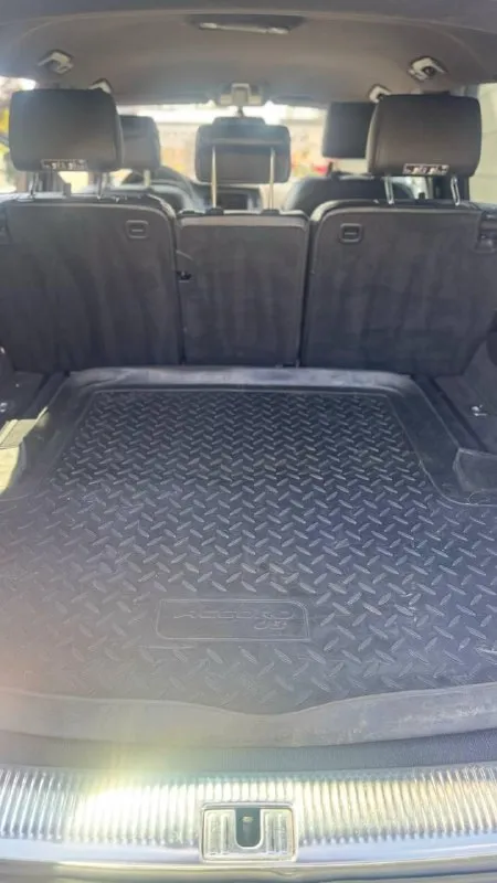 Продам audi q7, 2009год. рестайлинг. 3.0 самый надежный. машина в отличном состоянии, s-line пакет, кожаный салон с альконтарой тоже s-line, 2-х зонный климат контроль, без пневмы, круиз контроль, подогрев сидений, диски r20, два комплекта резины. в отличном состоянии. полностью обслужена. пробег 240. цена 2.100.000. возможна продажа в кредит. осмотр донецк +79494956671 богдан +7-985-208-16-09. +79494498253 📞 звоните: +7(949)4956671 - фотография - 9