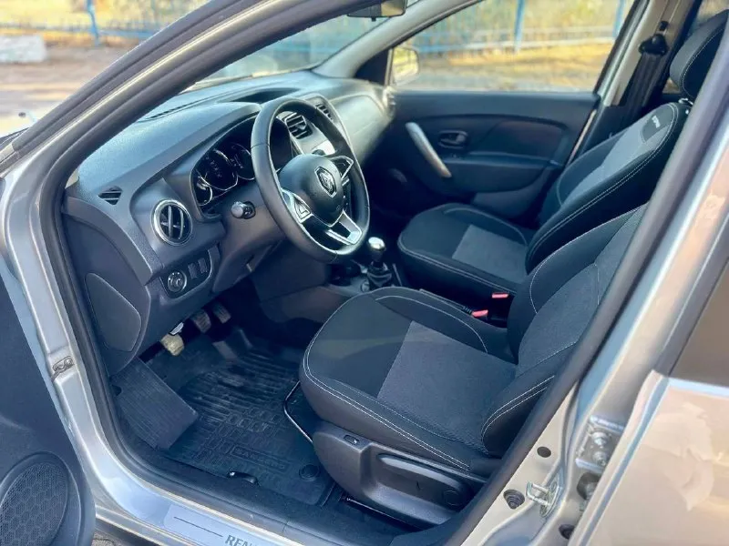 🇫🇷 renault sandero stepway 💰цена: 1 300 000р. 🏢город: мариуполь 📅год выпуска: 2020 🧾пробег: 47 140 км. ⚙️двигатель: 1.6 16v. ⛽топливо: бензин ⚙️кпп: механика 📞 телефон: +7-949-551-91-52 +7-949-727-41-51 +7-989-263-55-56 💾 о. .. инал. ✅ куплена в январе 2021. ✅ оригинальный пробег. ✅ родная краска 100% ✅ максимальная комплектация. самый лучший двигатель в линейке renault н4м 1.6 16-клапанный, простой и надёжный, коробка переключает идеально. салон как в новой машине. вложений не требует никаких. кондиционер ❄️, полный электропакет, гур, abs, птф, центральный замок, два ключа, рейлинги на крыше, круиз-контроль, красивые литые диски на родной резине continental. улица шевченко 2️⃣6️⃣9️⃣ 🏦 возможна продажа в кредит по двум документам. - фотография - 7