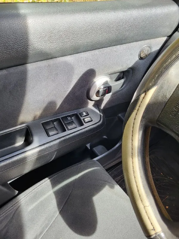 Nissan tiida (ниссан тиида) 2008 год, в хорошем состоянии, два хозяина и чистая автотека. двигатель 1.6 на механике, работают отлично, ходовая вся сделанная, кузов очень достойный, новая резина. много лет в одних руках, хозяйская машина. всё работает как надо. цена 620000 рублей, торг. донецк +79494077671 николай - фотография - 5