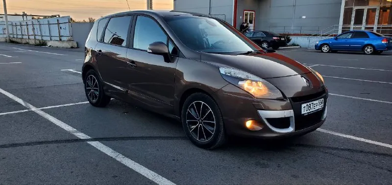 Renault scenic iii, 2.0, 1 хозяин, без дтп, идеальное состояние! продаётся renault scenic 2011 года в состоянии нового. машина по принципу «сел и поехал» без подводных камней. ​характеристики: ​двигатель: 2.0 л (140 л. с.), бензин ​коробка: автоматическая (классический гидротрансформатор) ​пробег: 140 000 км (оригинальный) ​владельцы: 1 ​птс: оригинал ​ключевые преимущества: ​идеальная автотека: без дтп, расчётов и выплат. ​заводской окрас: ни одна деталь не перекрашивалась. ​все стёкла родные: включая лобовое. ​богатая комплектация: двухзонный климат-контроль, круиз-контроль, датчики света/дождя, акпп tiptronic и др. ​отличное техническое состояние: полностью обслужен. запаска ни разу не ставилась. ​любые проверки приветствуются. машина для тех, кто ценит честность. ​цена: [1🍋. .000] торг у капота. телефон: [8 903 470 50 67] телеграм +79490036029 - фотография - 3