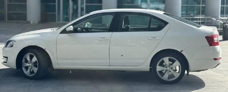 Skoda octavia 1.8t 2015г. комплектация и дооснащение: • мультимедиа мiв 2.5 аmundsеn (саrрlаy/аndrоid аutо, активная навигация). • зимний пакет: лобовое стекло с подогревом, заднее стекло с подогревом, все сиденья с подогревом. • камера заднего вида. • новый спортивный руль skоdа (а8). • усиленный свет: линзы аоzооm а19, новые стёкла фар, полировка птф, бронеплёнка на фары и птф. • газовые упоры stаbilus капота и багажника. большой сервис сделан недавно: маховик и сцепление luк, тормоза zimmеrmаnn по кругу, замена рычагов, помпа термостат, кондиционер заправлен, радиаторы промыты. машина полностью обслужена. есть сколы по кузову — типично для этого кузова. цена: 1.250.000. осмотр: донецк. whatsapp telegram:+79150131010 феникс:+79495098589 - фотография - 3