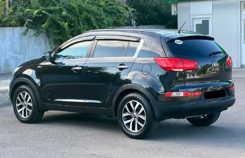 Kia sportage
Год-2014
Пробег-144.000
Мотор-2.0
Коробка-автомат
Цена-1.380.000 торг-обмен
Номер- +79497546213
Автомобиль в идеальном состоянии
Кузов без дефектов. Ходовая часть без нареканий.
Мотор работает идеально, замена масла каждые 6 тысяч км,
Коробка переключает плавно.
Авто вложений не требует, от слова совсем. Ухоженный кожаный салон, в машине не курили, мультимедиа с блютуз, камера заднего вида,
Двух зонный климат, мультируль, полный электро пакет, датчик света и дождя, круиз контроль, электро регулировка зеркал, подогрев сидений, помощь при парковке
За машину не стыдно, вин по запросу ! - фотография - 3