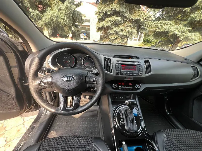 Kia sportage
Год-2014
Пробег-144.000
Мотор-2.0
Коробка-автомат
Цена-1.380.000 торг-обмен
Номер- +79497546213
Автомобиль в идеальном состоянии
Кузов без дефектов. Ходовая часть без нареканий.
Мотор работает идеально, замена масла каждые 6 тысяч км,
Коробка переключает плавно.
Авто вложений не требует, от слова совсем. Ухоженный кожаный салон, в машине не курили, мультимедиа с блютуз, камера заднего вида,
Двух зонный климат, мультируль, полный электро пакет, датчик света и дождя, круиз контроль, электро регулировка зеркал, подогрев сидений, помощь при парковке
За машину не стыдно, вин по запросу ! - фотография - 8