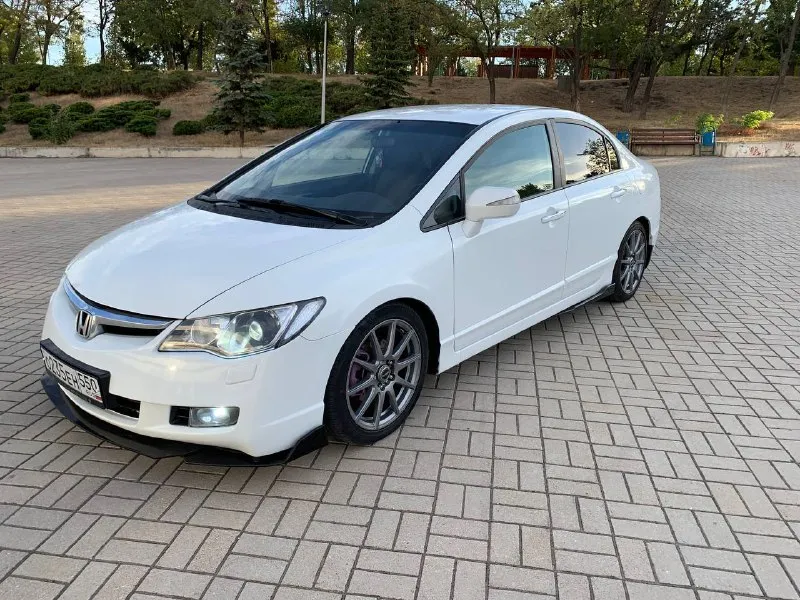 Honda civic 1.8 автомат год 2008 комплектация максимальная мотор работает отлично пробег 175 ходовка коробка в штатном режиме автомобиль выглядит как на фото салон ухоженный работает каждая кнопочка остальные вопросы по телефону +79496347909 г. мариуполь цена 750 - фотография - 2
