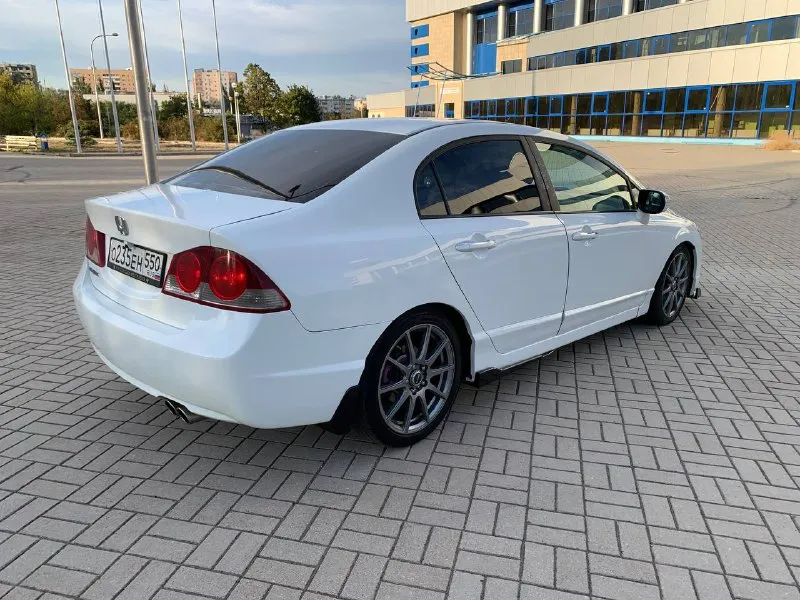 Honda civic 1.8 автомат год 2008 комплектация максимальная мотор работает отлично пробег 175 ходовка коробка в штатном режиме автомобиль выглядит как на фото салон ухоженный работает каждая кнопочка остальные вопросы по телефону +79496347909 г. мариуполь цена 750 - фотография - 5