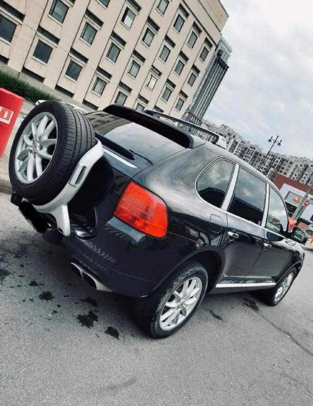 Porsche cayenne turbo 🚘марка автомобиля: porsche cayenne turbo 💰цена: 1150000 🏳️город: донецк 🔢год выпуска: 2003 🛻пробег: 161000 🛻двигатель: 4.5 ⛽️топливо: бензин 🚗кпп: автомат 🙋собственник: ✅ 📱моб. телефон: +79493872230 💾описание: не бит не крашен, в родном окрасе салон в хорошем состоянии кожа, алькантара, дерево, чистый. -мотор 450 лошадок -тормозная система обслужена поменяно всё в круг -все работает -жидкости поменяны пневма работает обслужена, поднимает опускает, без нарeкaний. все заказ наряды на руках можно посмотреть что когда делалось. все жидкости поменяны, коробка, двигатель, гур, антифриз, тормозная. - фотография - 2