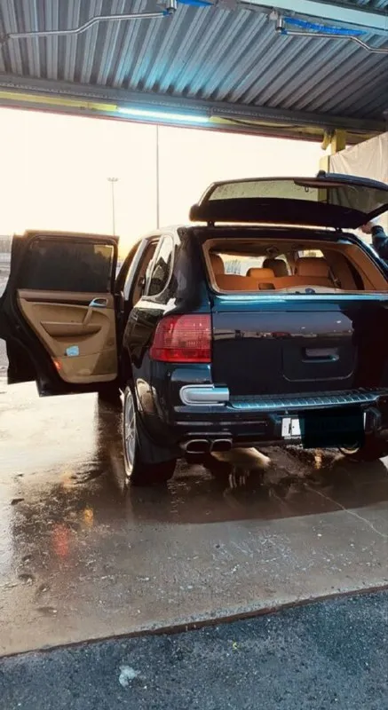 Porsche cayenne turbo 🚘марка автомобиля: porsche cayenne turbo 💰цена: 1150000 🏳️город: донецк 🔢год выпуска: 2003 🛻пробег: 161000 🛻двигатель: 4.5 ⛽️топливо: бензин 🚗кпп: автомат 🙋собственник: ✅ 📱моб. телефон: +79493872230 💾описание: не бит не крашен, в родном окрасе салон в хорошем состоянии кожа, алькантара, дерево, чистый. -мотор 450 лошадок -тормозная система обслужена поменяно всё в круг -все работает -жидкости поменяны пневма работает обслужена, поднимает опускает, без нарeкaний. все заказ наряды на руках можно посмотреть что когда делалось. все жидкости поменяны, коробка, двигатель, гур, антифриз, тормозная. - фотография - 4