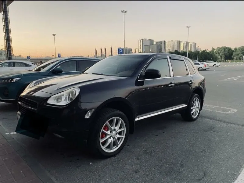 Porsche cayenne turbo 🚘марка автомобиля: porsche cayenne turbo 💰цена: 1150000 🏳️город: донецк 🔢год выпуска: 2003 🛻пробег: 161000 🛻двигатель: 4.5 ⛽️топливо: бензин 🚗кпп: автомат 🙋собственник: ✅ 📱моб. телефон: +79493872230 💾описание: не бит не крашен, в родном окрасе салон в хорошем состоянии кожа, алькантара, дерево, чистый. -мотор 450 лошадок -тормозная система обслужена поменяно всё в круг -все работает -жидкости поменяны пневма работает обслужена, поднимает опускает, без нарeкaний. все заказ наряды на руках можно посмотреть что когда делалось. все жидкости поменяны, коробка, двигатель, гур, антифриз, тормозная. - фотография - 5