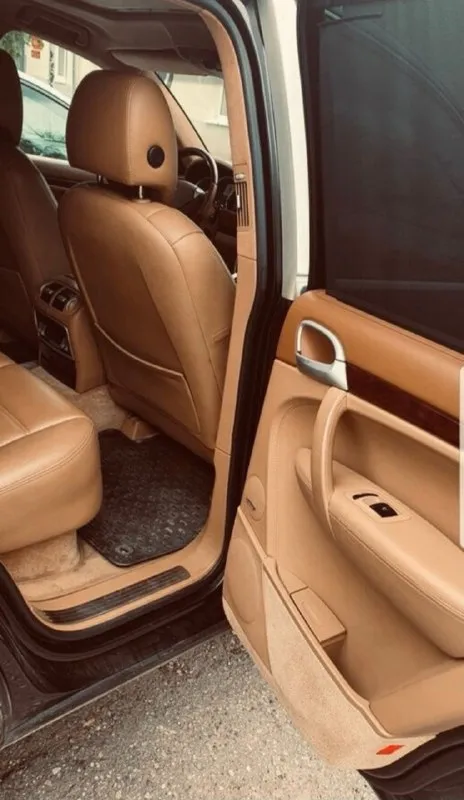 Porsche cayenne turbo 🚘марка автомобиля: porsche cayenne turbo 💰цена: 1150000 🏳️город: донецк 🔢год выпуска: 2003 🛻пробег: 161000 🛻двигатель: 4.5 ⛽️топливо: бензин 🚗кпп: автомат 🙋собственник: ✅ 📱моб. телефон: +79493872230 💾описание: не бит не крашен, в родном окрасе салон в хорошем состоянии кожа, алькантара, дерево, чистый. -мотор 450 лошадок -тормозная система обслужена поменяно всё в круг -все работает -жидкости поменяны пневма работает обслужена, поднимает опускает, без нарeкaний. все заказ наряды на руках можно посмотреть что когда делалось. все жидкости поменяны, коробка, двигатель, гур, антифриз, тормозная. - фотография - 9