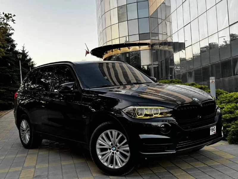 Продам bmw x5 2015 года выпуска возможен обмен машина в заводском окрасе! 2 владельца! готов к любым проверкам. 3.0 бензин, работает отлично. весь обслужен. коробка автомат переключает идеально, без пинков и рывков. топовая комплектация, дотяжки дверей, спорт-комфорт сидения с ломайками, проекция на лобовое стекло, обдувы, подогревы, камера 360, дистроник, парктроник, музыка harman kardon. осмотр донецк цена 2.650.000 ₽, возможен торг у авто! ☎️ +7 (949) 453-80-40 📞 звоните: +7(949)4538040 - фотография - 3