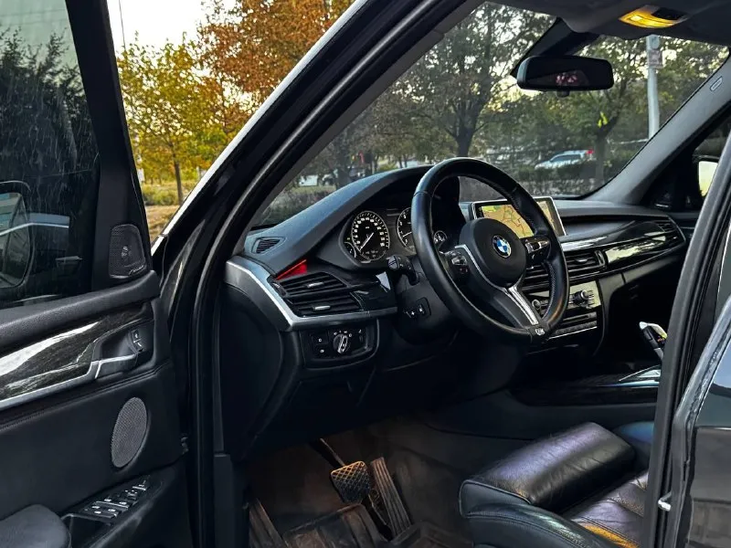 Продам bmw x5 2015 года выпуска возможен обмен машина в заводском окрасе! 2 владельца! готов к любым проверкам. 3.0 бензин, работает отлично. весь обслужен. коробка автомат переключает идеально, без пинков и рывков. топовая комплектация, дотяжки дверей, спорт-комфорт сидения с ломайками, проекция на лобовое стекло, обдувы, подогревы, камера 360, дистроник, парктроник, музыка harman kardon. осмотр донецк цена 2.650.000 ₽, возможен торг у авто! ☎️ +7 (949) 453-80-40 📞 звоните: +7(949)4538040 - фотография - 9