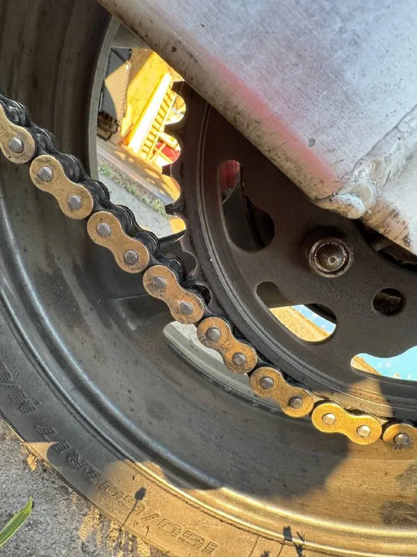 Honda cb 400 boldor 2007 года пробег 34000 объем 399 л. с 53 разгон до 100км/ч 5 сек купил 1 апреля)) в москве. заменил масла, фильтра, едет без всяких нареканий, все работает без исключений, расходники на следующей сезон хватит железно. мот в отличном состоянии для своих лет цена 370000 документы в порядке, продаю по дкп. осмотр г. торез +79497021894 - фотография - 5