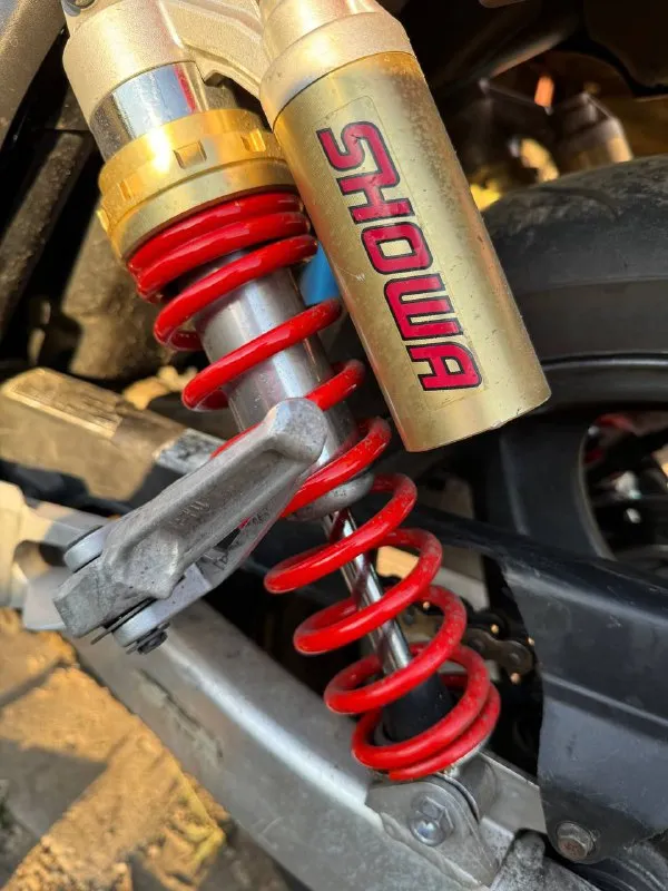 Honda cb 400 boldor 2007 года пробег 34000 объем 399 л. с 53 разгон до 100км/ч 5 сек купил 1 апреля)) в москве. заменил масла, фильтра, едет без всяких нареканий, все работает без исключений, расходники на следующей сезон хватит железно. мот в отличном состоянии для своих лет цена 370000 документы в порядке, продаю по дкп. осмотр г. торез +79497021894 - фотография - 6