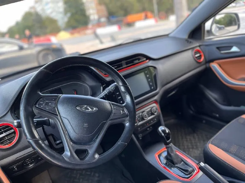 Chery tiggo 2 2018 год первый хозяин состояние автомобиля идеальное кузов в отличном состоянии не бытий не крашеный все детали заводские в техническом плане всё на 5+ коробка полноценный автомат работает отлично 1.5 ходовая без дефектов готовы на любые проверки за ваш счёт пробег родной 77.000 салон в в идеальном состоянии максимальная комплектация планшеты, климат, камеры и много чего ещё по документам полный порядок срочно продажа и обмен +7(949)-943-78-84 мобильный возможен обмен предложение в лс или по телефону макеевка-донецк 📲 tg: денис 📞 звоните: +7(949)9437884 - фотография - 9