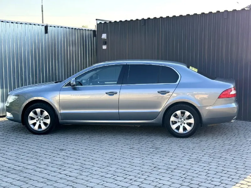 💶 цена:1.330🍋 📮 город: донецк 🚘 марка / модель: skoda superb 📅 год выпуска: 2012 📊 пробег: 140 000 ⛽ двигатель (тип, объем, мощность): 1.8tsi 🔧 тип кпп: механическая 👨‍⚖ владельцев в птс: 1 ⏳ срок владения: 13 лет 📝 описание:в моей семье с салона нареканий нет готов к любым проверкам на вашем сто за автомобиль не стыдно есть незначительные сколы лкп торг присутствует ☎ контактный телефон: +79493637752 - фотография - 5