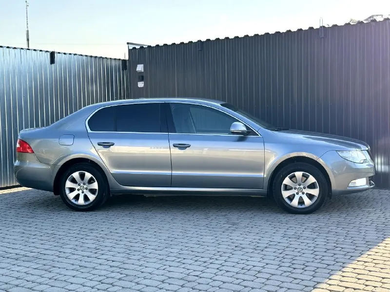 💶 цена:1.330🍋 📮 город: донецк 🚘 марка / модель: skoda superb 📅 год выпуска: 2012 📊 пробег: 140 000 ⛽ двигатель (тип, объем, мощность): 1.8tsi 🔧 тип кпп: механическая 👨‍⚖ владельцев в птс: 1 ⏳ срок владения: 13 лет 📝 описание:в моей семье с салона нареканий нет готов к любым проверкам на вашем сто за автомобиль не стыдно есть незначительные сколы лкп торг присутствует ☎ контактный телефон: +79493637752 - фотография - 6