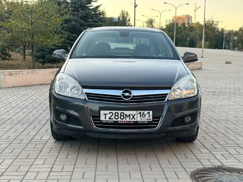 Opel astra н рестайлинг. кузов оцинкован. год 2010. пробег 176т. км. объем 1.6 коробка механика. ком... - фотография