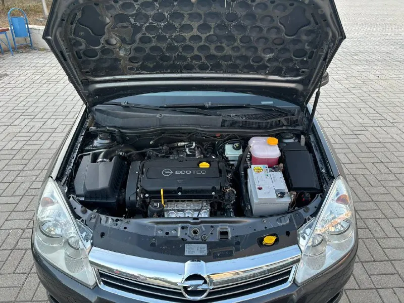 Opel astra н рестайлинг. кузов оцинкован. год 2010. пробег 176т. км. объем 1.6 коробка механика. комплектация косма. 1 хозяин. авто в прекрасном состоянии обслуженный вложений не требует по кузову без дефектов всё как на фото, салон целый не поцарапан не порван состояние новой машины, двигатель работает тихо ровно без замечаний, ходовая часть вся исправно без лишних шумов, климат работает холодит, в комплектации имеется круизконтроль мультируль климат контроль датчик дождя датчик света парктроники покровки подлокотник кожаный салон хорошая летняя резина литые диски автомобиль покупался в ростове-на-дону новым экспортировался одним хозяином без дтп вся база чистая птс оригинал документы в полном порядке. г. мариуполь. цена 630 т, руб. тел : +7 (949) 580-62-90 тел : +7 961 313 02 22 - фотография - 10