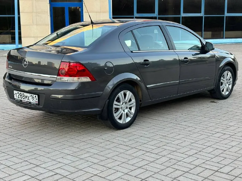 Opel astra н рестайлинг. кузов оцинкован. год 2010. пробег 176т. км. объем 1.6 коробка механика. комплектация косма. 1 хозяин. авто в прекрасном состоянии обслуженный вложений не требует по кузову без дефектов всё как на фото, салон целый не поцарапан не порван состояние новой машины, двигатель работает тихо ровно без замечаний, ходовая часть вся исправно без лишних шумов, климат работает холодит, в комплектации имеется круизконтроль мультируль климат контроль датчик дождя датчик света парктроники покровки подлокотник кожаный салон хорошая летняя резина литые диски автомобиль покупался в ростове-на-дону новым экспортировался одним хозяином без дтп вся база чистая птс оригинал документы в полном порядке. г. мариуполь. цена 630 т, руб. тел : +7 (949) 580-62-90 тел : +7 961 313 02 22 - фотография - 3