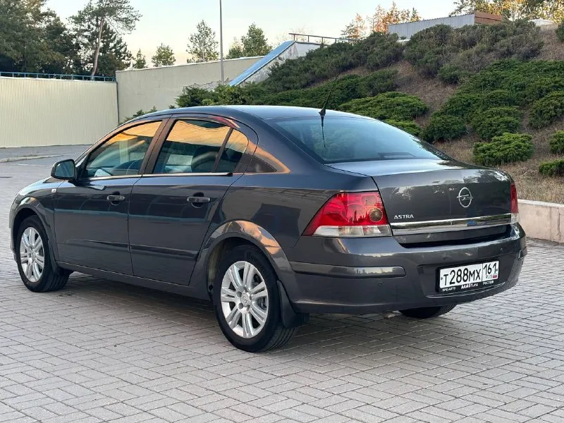 Opel astra н рестайлинг. кузов оцинкован. год 2010. пробег 176т. км. объем 1.6 коробка механика. комплектация косма. 1 хозяин. авто в прекрасном состоянии обслуженный вложений не требует по кузову без дефектов всё как на фото, салон целый не поцарапан не порван состояние новой машины, двигатель работает тихо ровно без замечаний, ходовая часть вся исправно без лишних шумов, климат работает холодит, в комплектации имеется круизконтроль мультируль климат контроль датчик дождя датчик света парктроники покровки подлокотник кожаный салон хорошая летняя резина литые диски автомобиль покупался в ростове-на-дону новым экспортировался одним хозяином без дтп вся база чистая птс оригинал документы в полном порядке. г. мариуполь. цена 630 т, руб. тел : +7 (949) 580-62-90 тел : +7 961 313 02 22 - фотография - 4